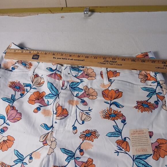 St. Johns Bay Floral Print Capri Pants Womens 16 White Mid Rise Stretch NWT $32 - Picture 5 of 10